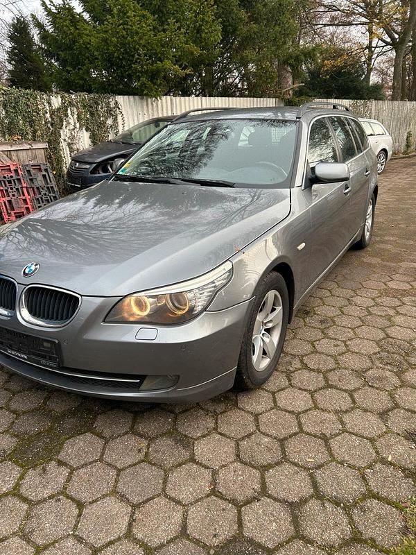 Silber Gebraucht 2009 BMW 520 Kombi | 4.449 € (Fairer Preis) - Bild 1/4