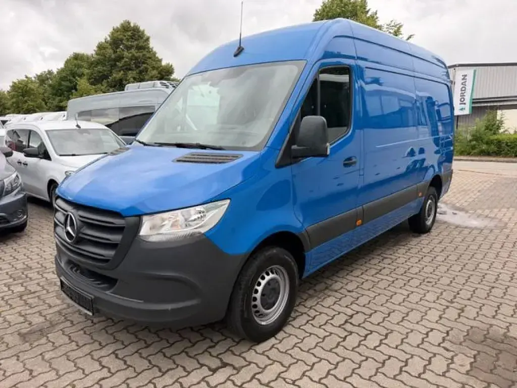Gebraucht Mercedes Sprinter 143 PS (105 kW) 2019 Enzianblau Van