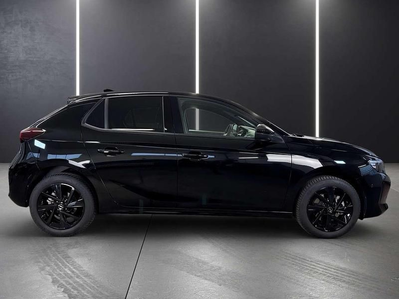 Gebraucht Opel Corsa 101 PS (74 kW) 2024 Lackierung schwarz perla nera/ Limousine