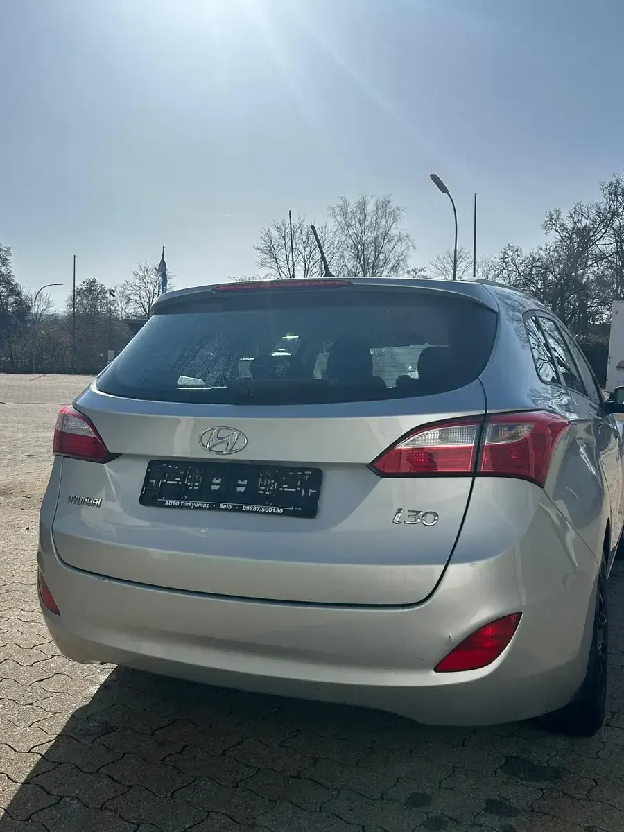 Gebraucht Hyundai i30 99 PS (72 kW) 2015 Grau Kombi