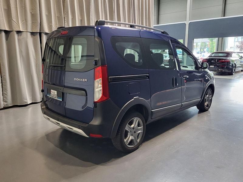 Gebraucht Dacia Dokker Stepway 131 PS (96 kW) 2020 Blau Van / Kleinbus