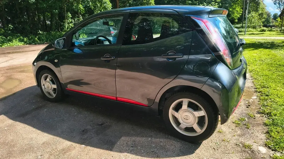 Gebraucht Toyota Aygo 69 PS (50 kW) 2014 Grau Kleinwagen