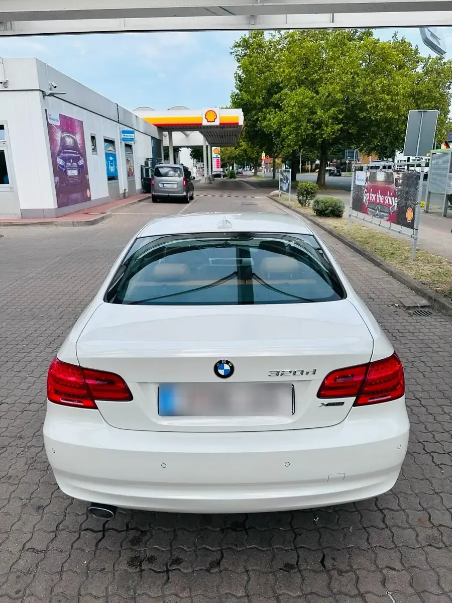 Gebraucht BMW 320 184 PS (135 kW) 2011 Weiß Coupé