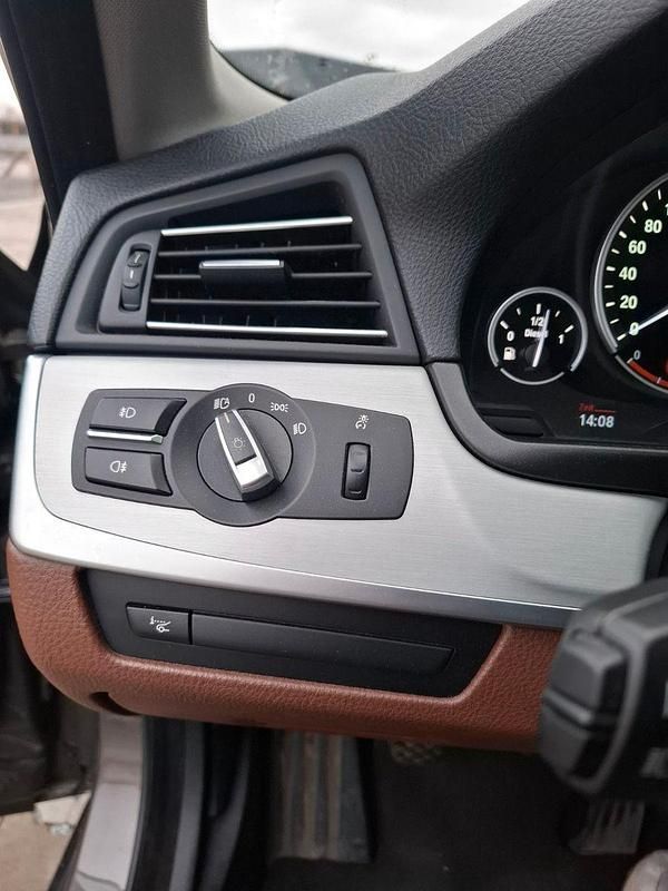 Gebraucht BMW 520 184 PS (135 kW) 2012 Braun Kombi