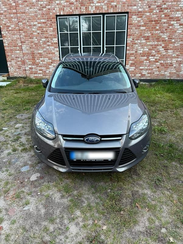 Grau Gebraucht 2014 Ford Focus Kombi | 7.000 € (Teuer) - Bild 1/4