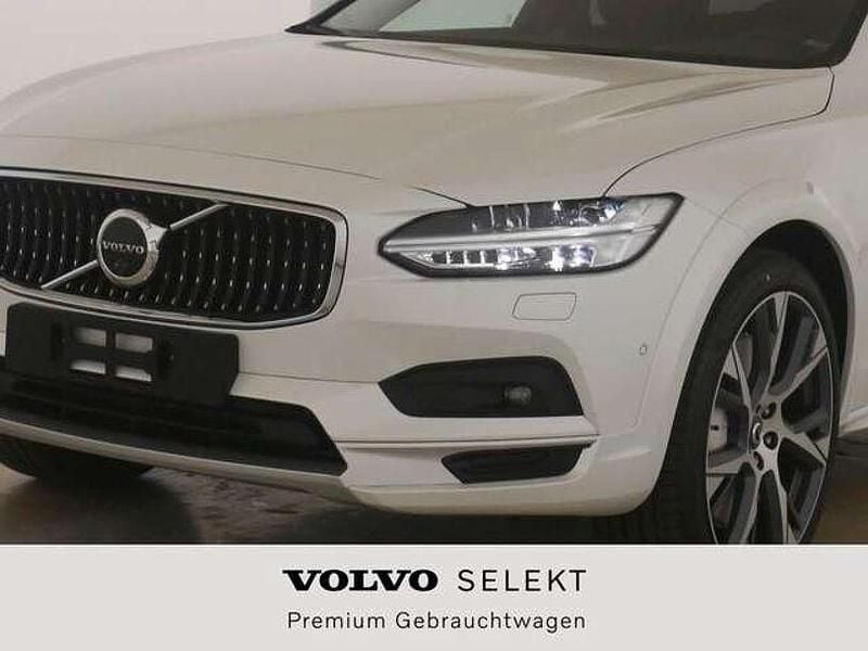 Gebraucht Volvo V90 CC Ultimate 197 PS (144 kW) 2023 Crystal white / metallic Kombi