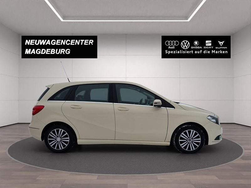 Gebraucht Mercedes B180 109 PS (80 kW) 2014 Gelb Van / Kleinbus