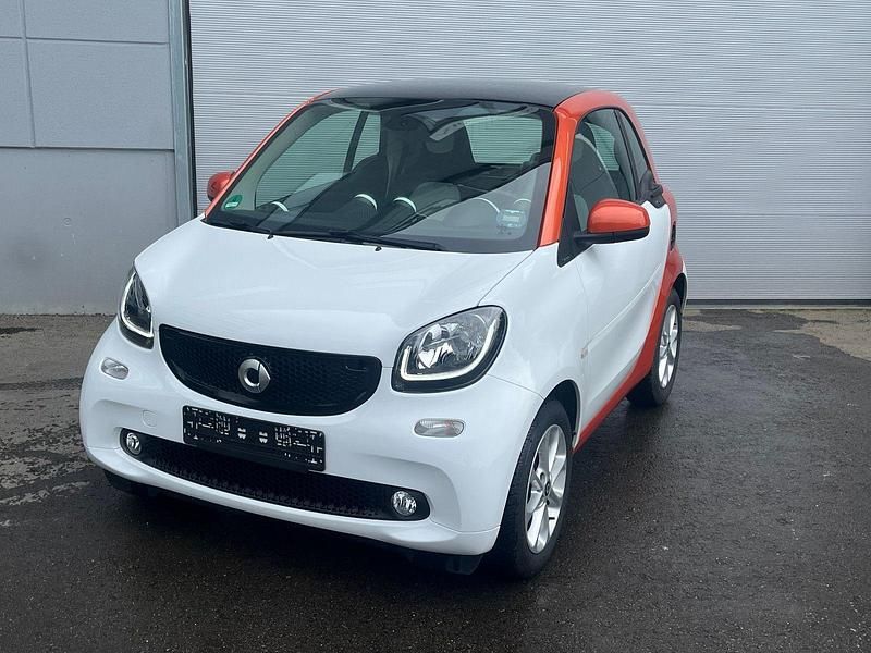 Orange Gebraucht 2018 Smart ForTwo Coupé Kleinwagen | 13.990 € - Bild 1/4