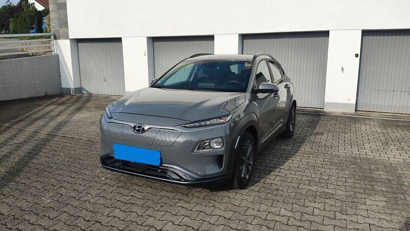 Grau Gebraucht 2020 Hyundai Kona Advantage SUV | 15.200 € (Guter Preis) - Bild 1/4