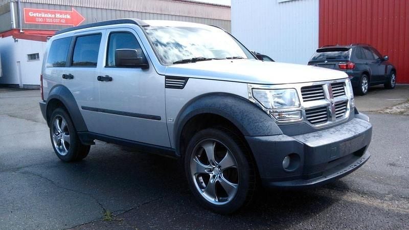 Grau Gebraucht 2008 Dodge Nitro SUV | 8.900 € (Guter Preis) - Bild 1/4