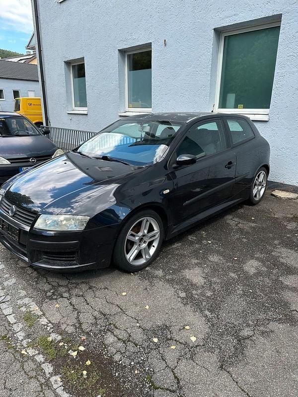 Blau Gebraucht 2003 Fiat Stilo Kleinwagen | 650 € (Superpreis) - Bild 1/4