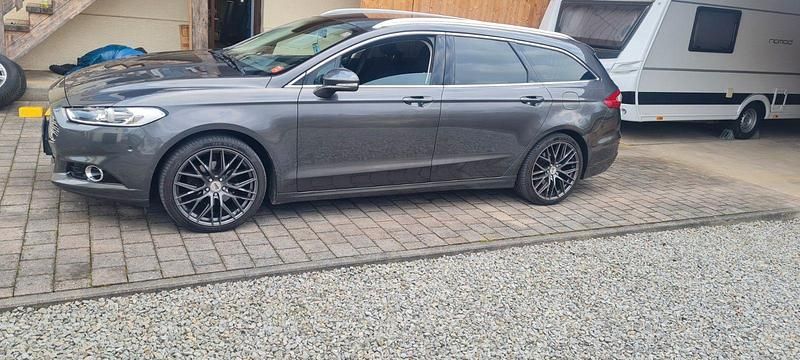 Gebraucht Ford Mondeo Titanium 179 PS (131 kW) 2017 Grau Kombi