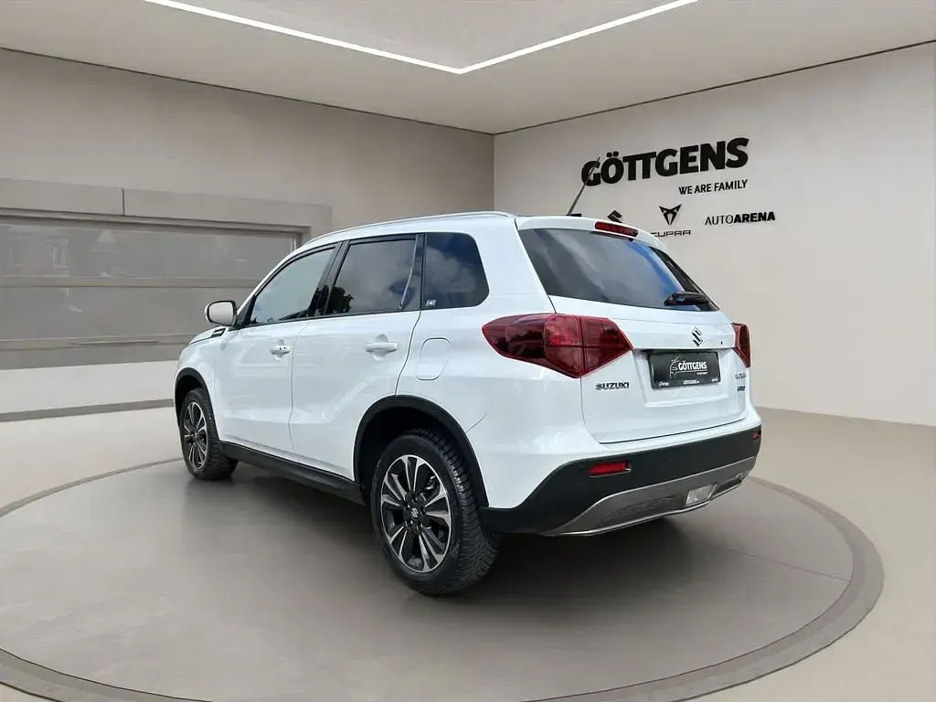 Gebraucht Suzuki Vitara Comfort 129 PS (94 kW) 2022 Cool pearl white metallic SUV