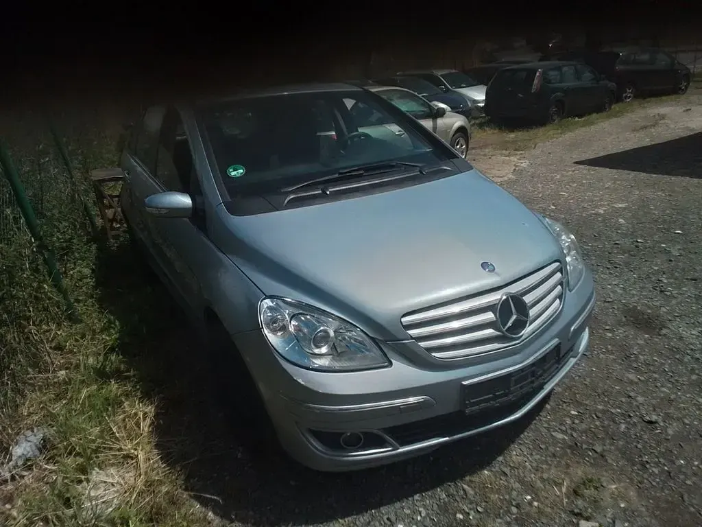 Gebraucht Mercedes B150 Edition 95 PS (69 kW) 2007 Gold Van / Kleinbus