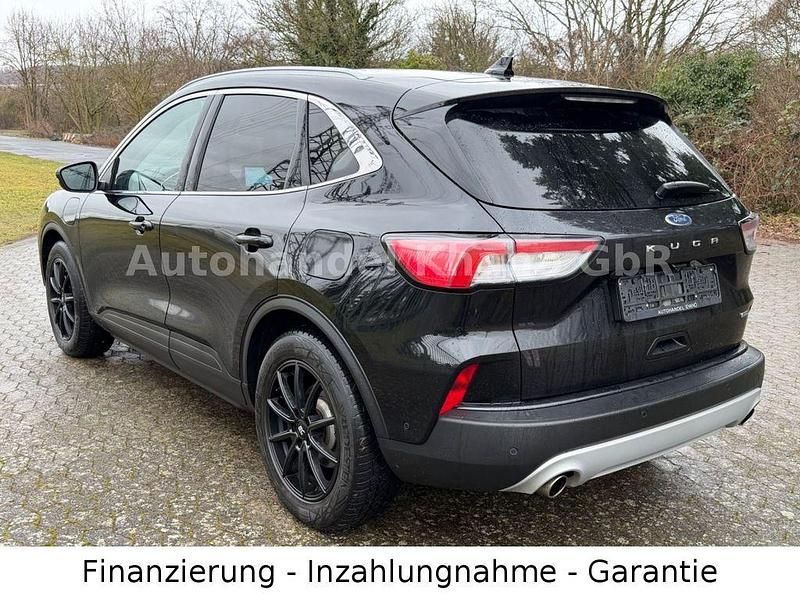 Gebraucht Ford Kuga Titanium 152 PS (111 kW) 2020 Schwarz SUV