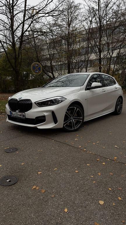 Weiß Gebraucht 2020 BMW 120 M Sport Kleinwagen | 24.000 € (Fairer Preis) - Bild 1/4