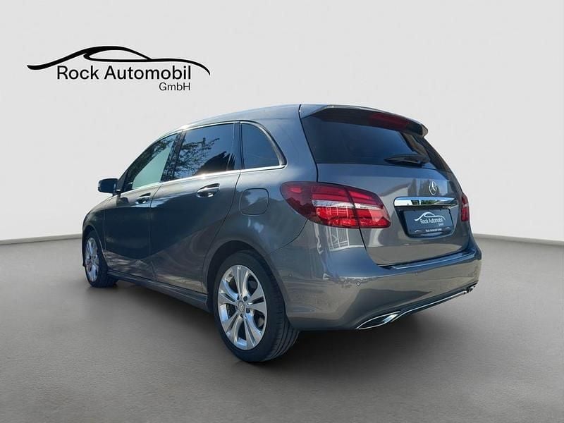 Gebraucht Mercedes B200 Urban 136 PS (100 kW) 2016 Grau Van / Kleinbus