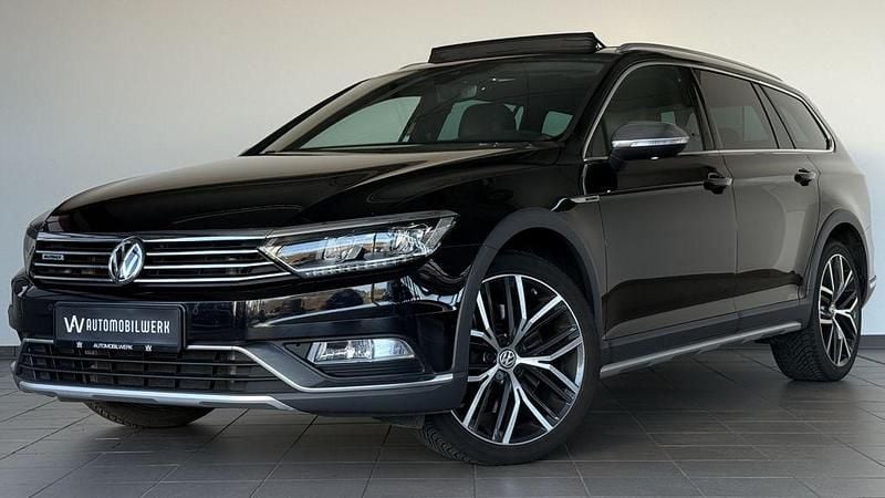 Schwarz deep black perleffekt Gebraucht 2019 VW Passat Alltrack Kombi | 29.480 € (Fairer Preis) - Bild 1/4