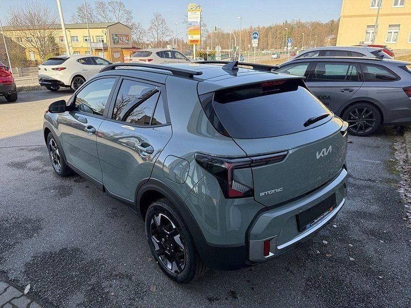 Neu Kia Stonic Vision 101 PS (74 kW) 2026 Adventure green SUV