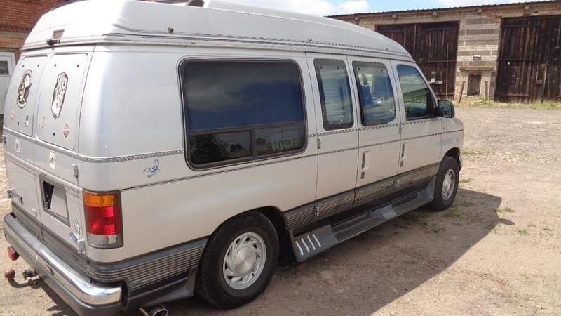 Second-hand Ford Econoline 209 CP (153 kW) 1995 Argintiu Monovolum