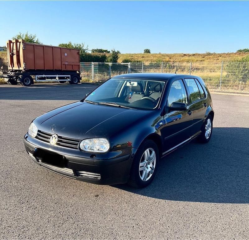 Schwarz Gebraucht 2001 VW Golf IV Kleinwagen | 1.990 € (Etwas zu teuer) - Bild 1/4