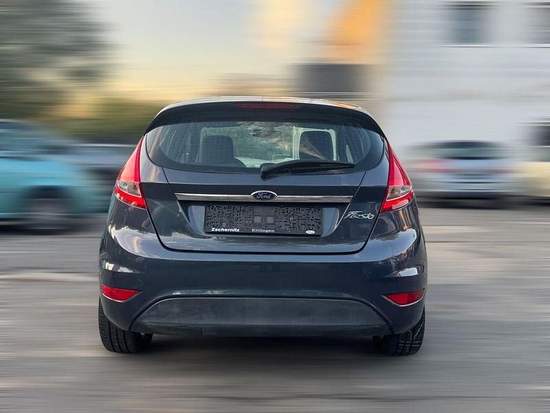 Gebraucht Ford Fiesta Titanium 82 PS (60 kW) 2012 Grau Kleinwagen