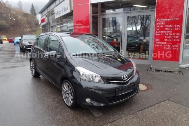 Gebraucht Toyota Yaris Club 99 PS (72 kW) 2012 Schwarz metallic Kleinwagen