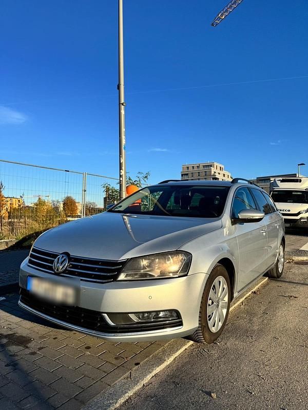 Silber Gebraucht 2012 VW Passat Kombi | 4.850 € (Superpreis) - Bild 1/4