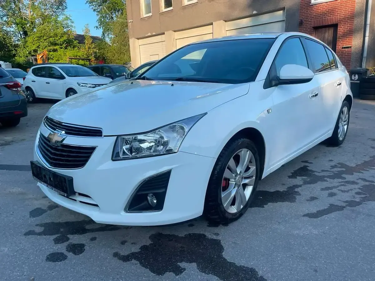 Gebraucht Chevrolet Cruze LTZ 140 PS (102 kW) 2012 Schneeweiss/summitwhite/arctic Kleinwagen