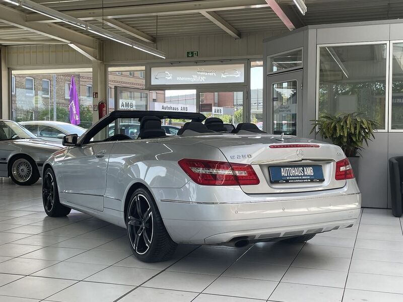 Gebraucht Mercedes E250 204 PS (150 kW) 2010 Silber Cabrio