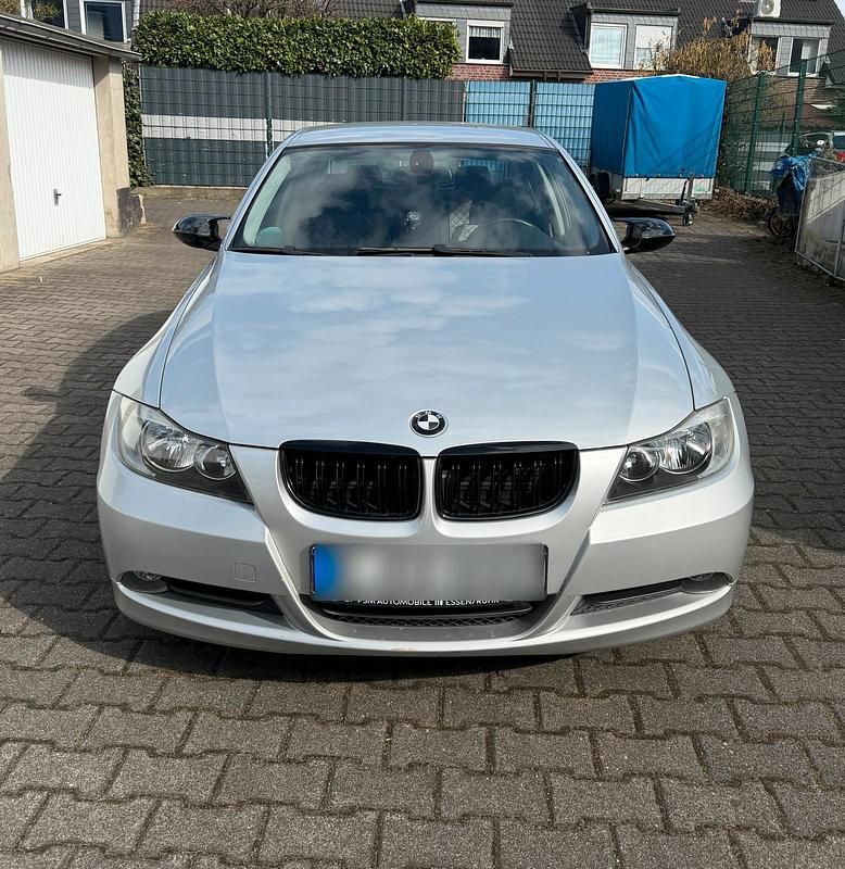 Gebraucht BMW 318 143 PS (105 kW) 2008 Silber Limousine