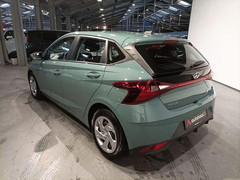 Gebraucht Hyundai i20 Select 84 PS (61 kW) 2023 Grün Kleinwagen