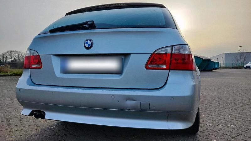 Gebraucht BMW 525 163 PS (119 kW) 2005 Grau Kombi