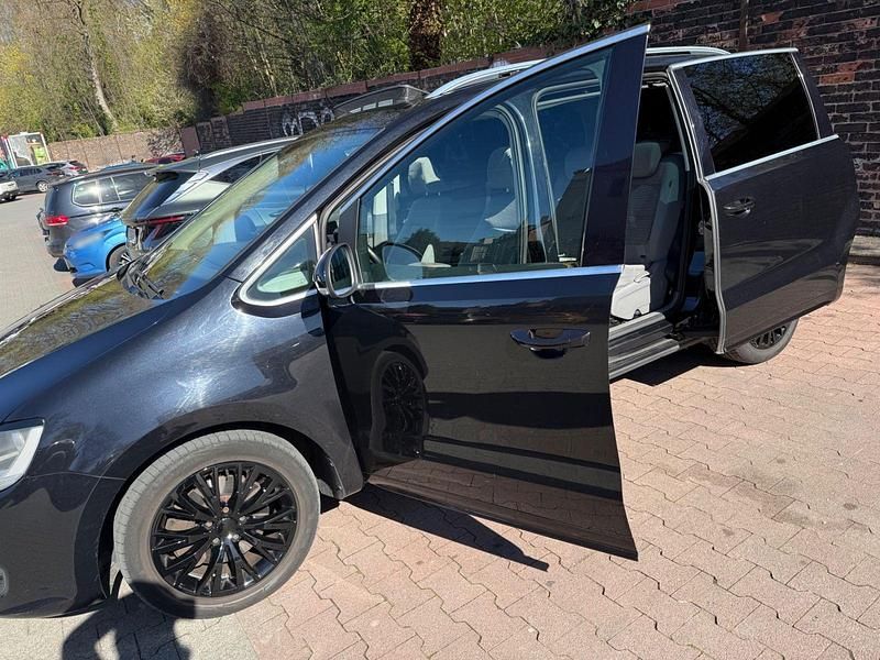 Gebraucht VW Sharan Highline 140 PS (102 kW) 2011 Schwarz Van / Kleinbus