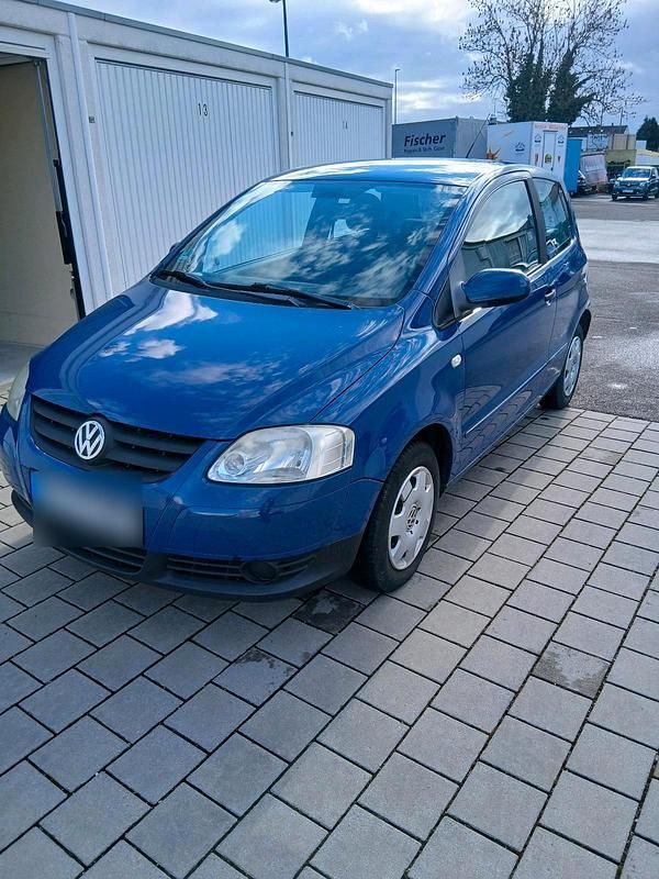 Gebraucht VW Fox 54 PS (39 kW) 2009 Blau Kleinwagen