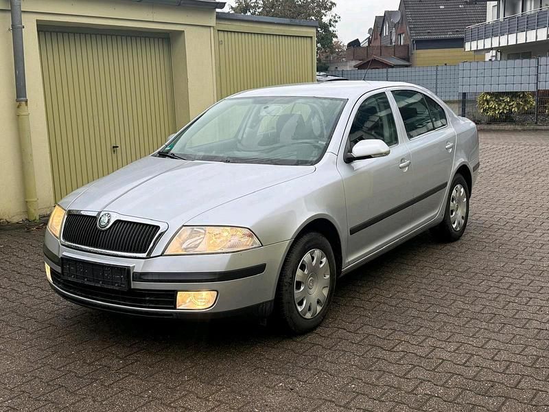 Grau Gebraucht 2007 Skoda Octavia Limousine | 1.800 € (Fairer Preis) - Bild 1/4
