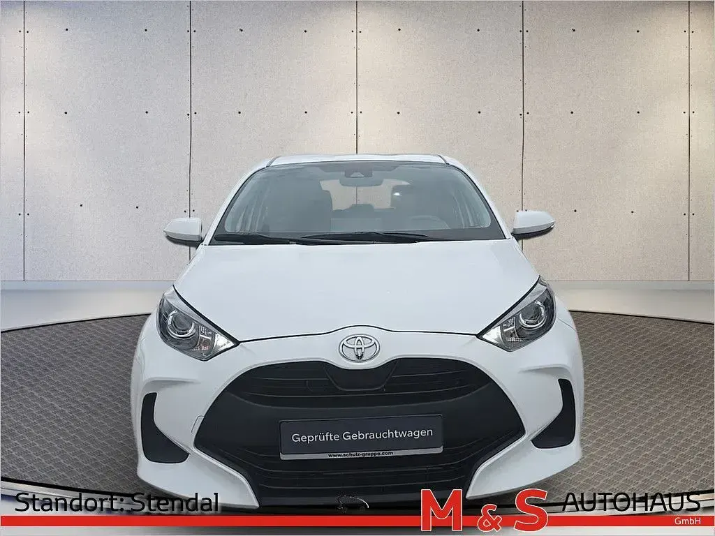 Gebraucht Toyota Yaris Basis 72 PS (52 kW) 2022 Weiß Kleinwagen
