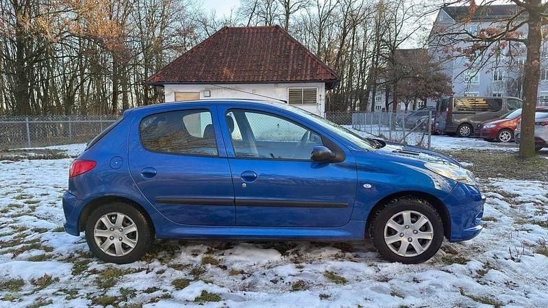 Gebraucht Peugeot 206+ 75 PS (55 kW) 2009 Blau Kleinwagen