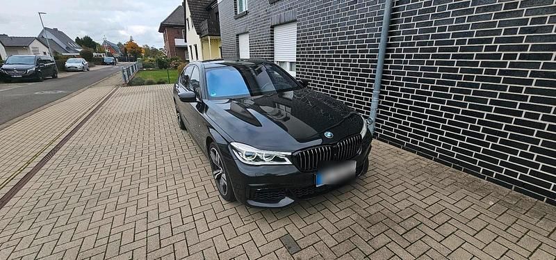 Schwarz Gebraucht 2016 BMW 750 M Sport Limousine | 26.000 € (Fairer Preis) - Bild 1/4