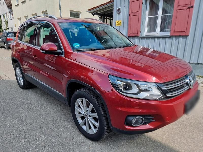 Gebraucht VW Tiguan 140 PS (102 kW) 2013 Rot SUV