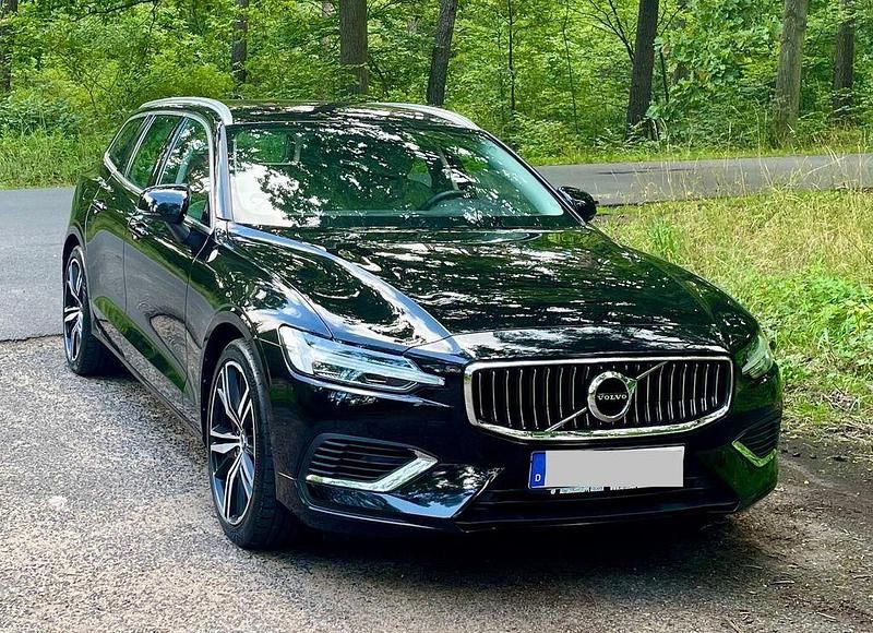 Schwarz Gebraucht 2022 Volvo V60 Inscription Kombi | 31.950 € (Superpreis) - Bild 1/4