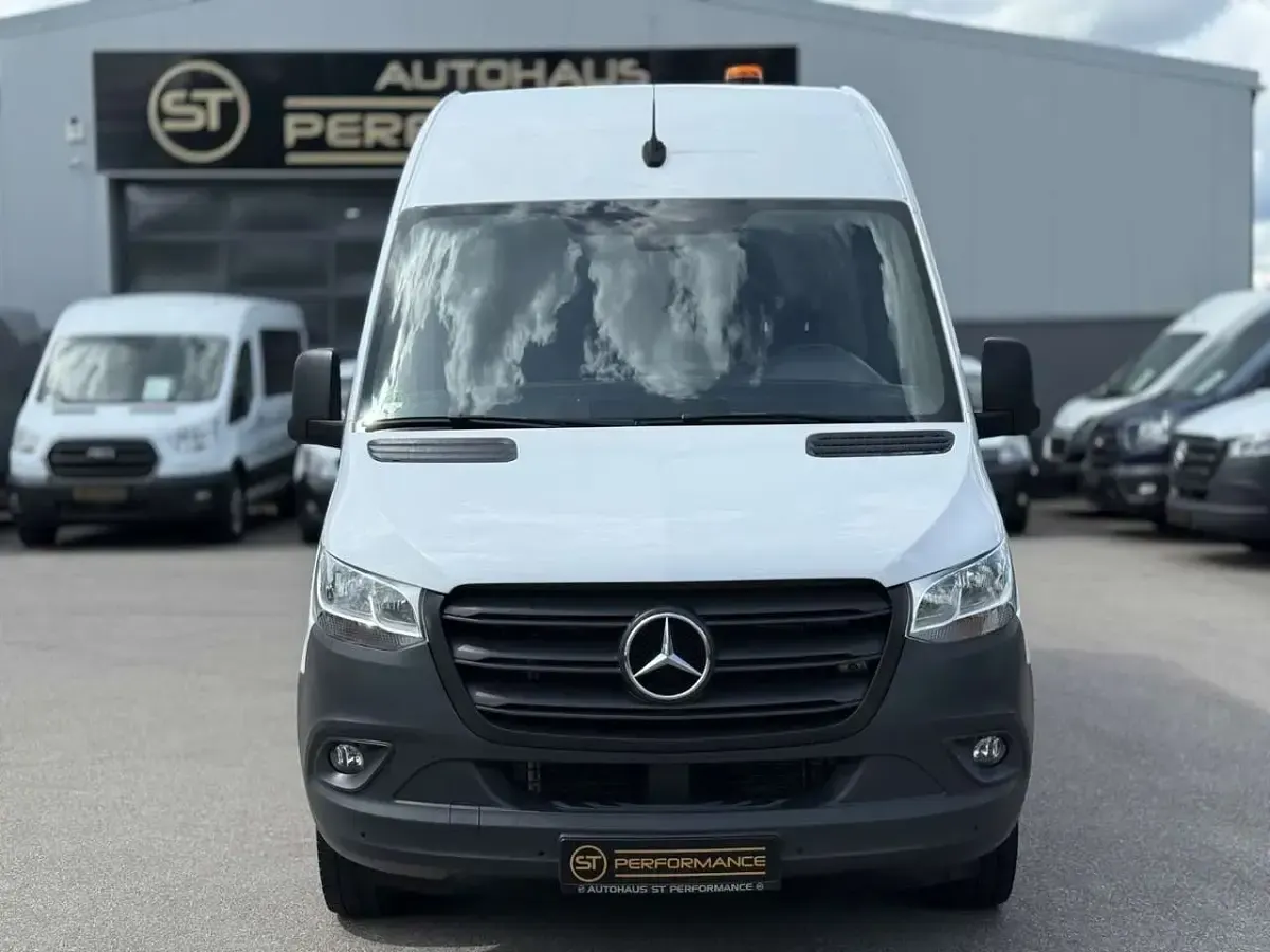 Używany Mercedes Sprinter 170 KM (125 kW) 2022 Biały Van
