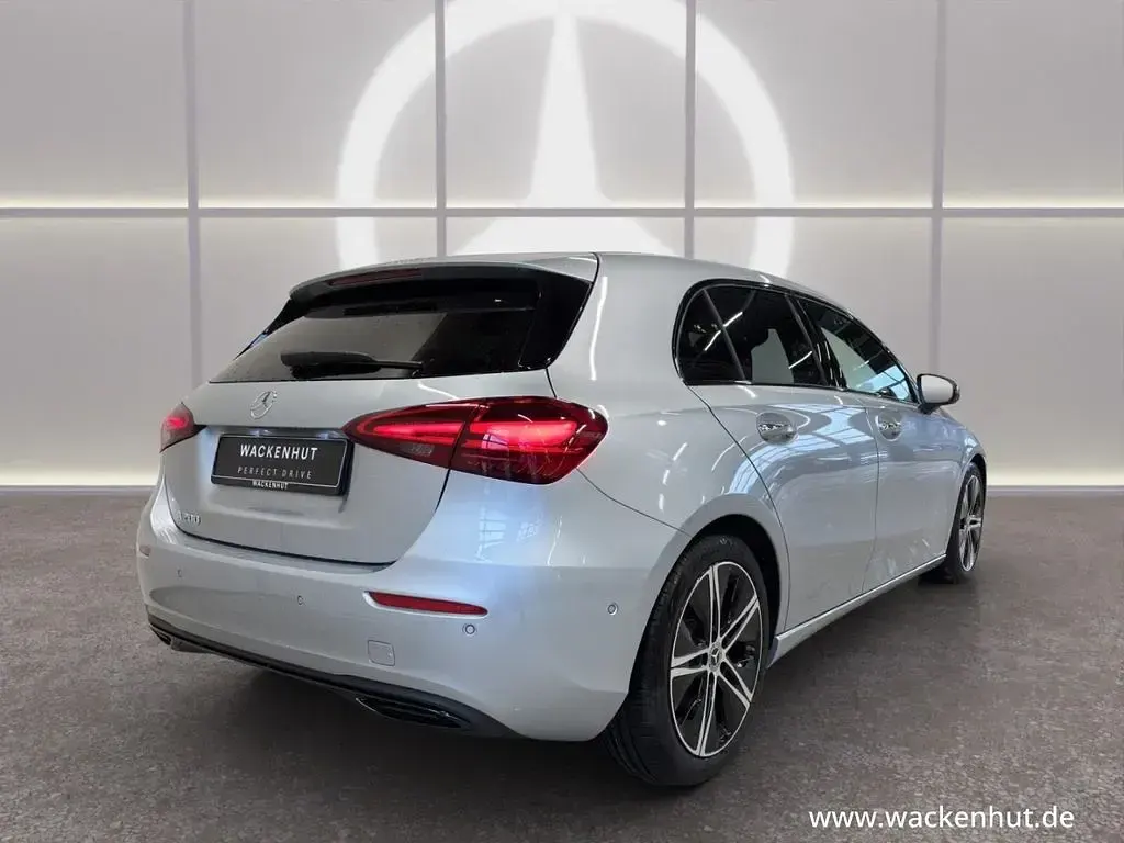 Gebraucht Mercedes A200 Advanced Plus 163 PS (119 kW) 2026 Silber Limousine