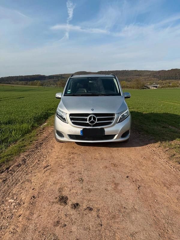 Gebraucht Mercedes V250 190 PS (139 kW) 2017 Silber Van / Kleinbus