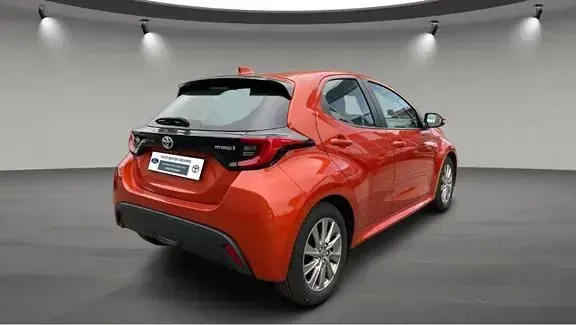 Gebraucht Toyota Yaris 116 PS (85 kW) 2022 Infernoorange metallic Kleinwagen