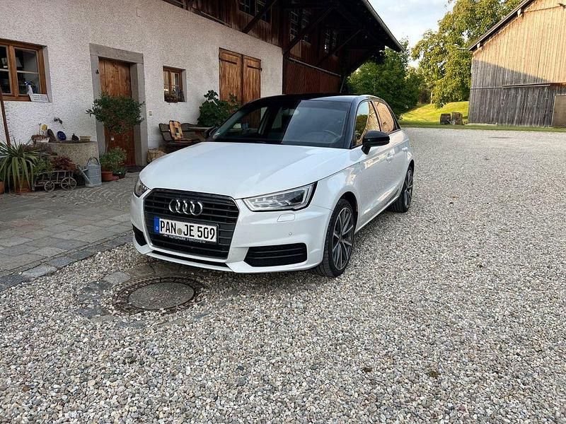 Weiß Gebraucht 2015 Audi A1 Sportback Sport Kleinwagen | 8.700 € (Fairer Preis) - Bild 1/4