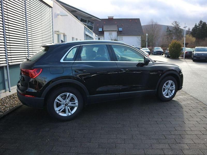 Gebraucht Audi Q3 Sport 150 PS (110 kW) 2022 Mythosschwarz metallic SUV