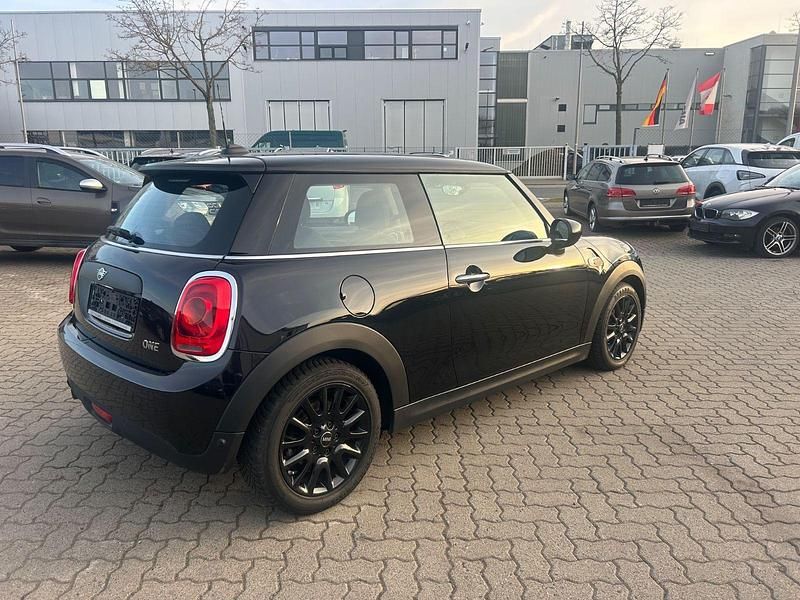 Second-hand Mini ONE 102 CP (75 kW) 2020 Negru Hatchback