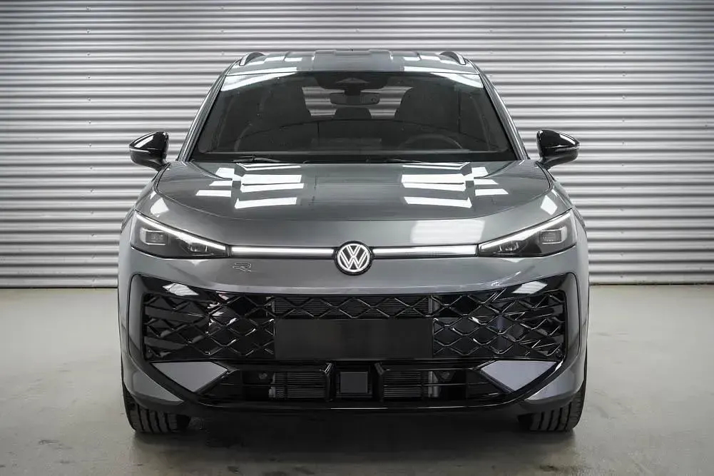 Neu VW T-Roc R-line 150 PS (110 kW) 2026 Wolf grey metallic (a6) SUV