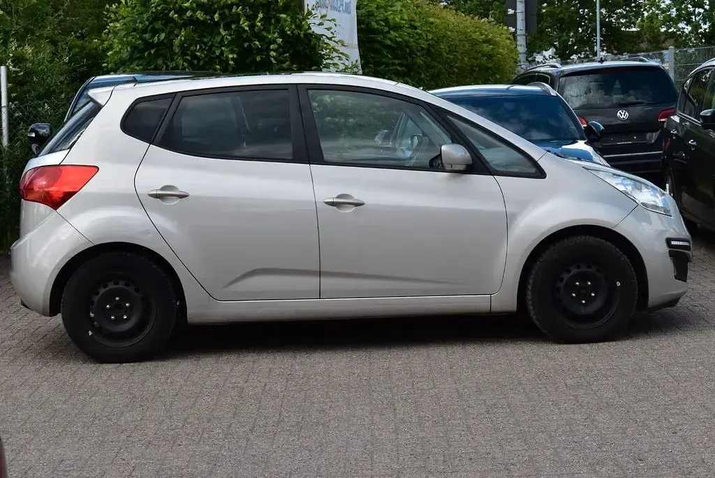 Gebraucht Kia Venga 125 PS (91 kW) 2010 Silber Kleinwagen